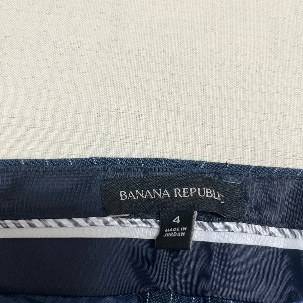 Banana Republic size 4 blue/white striped Avery 55% linen pant
